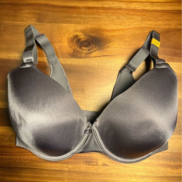 Vanity Fair NWT bra 🖤 soft seamless design 🖤 gray 🖤 molded cups 🖤 34DD 🖤 - Picture 1 of 5